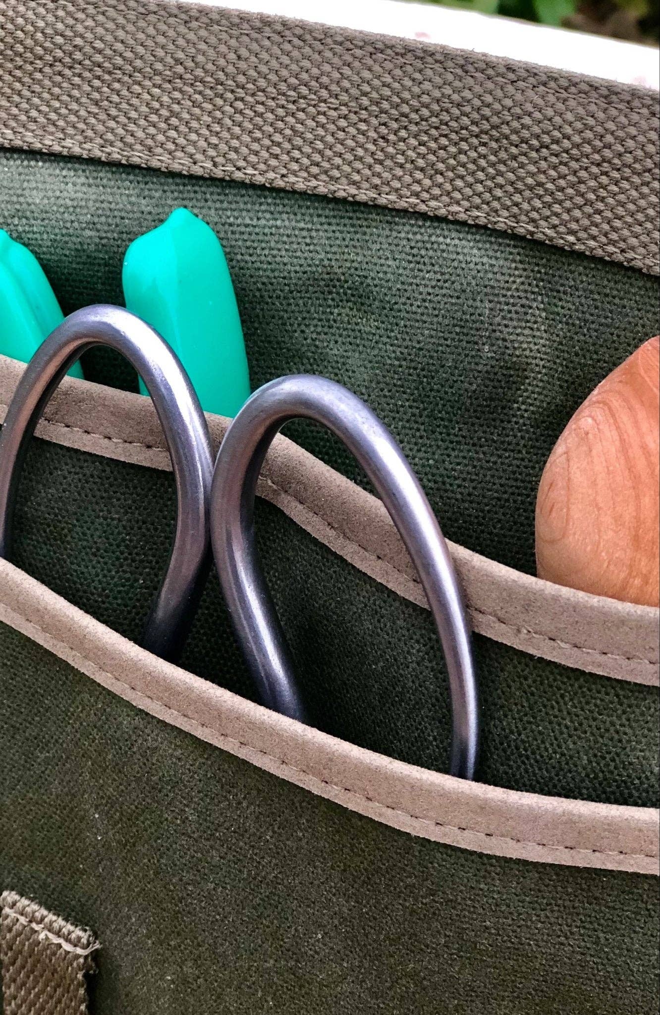 Celtic Farm LLC - Garden Tool Belt - Waxed Canvas for Gardening